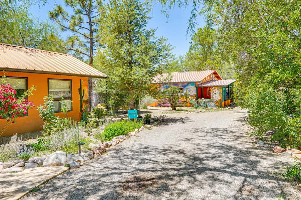 Casa Paloma Studio: Artsy & Airy w/ Hot Tub Access