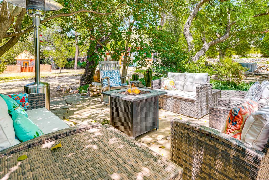 Casa Paloma Studio: Artsy & Airy w/ Hot Tub Access