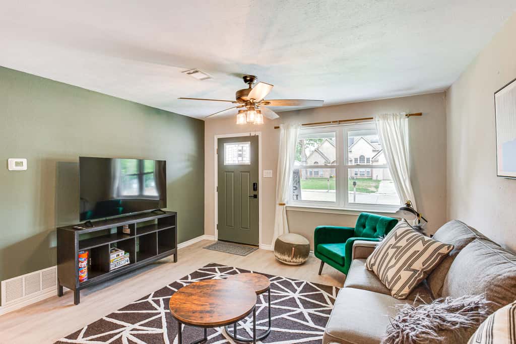 Walk to Lewisville Lake: Dog-Friendly Texas Home
