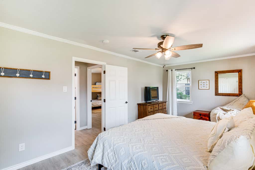 Walk to Lewisville Lake: Dog-Friendly Texas Home