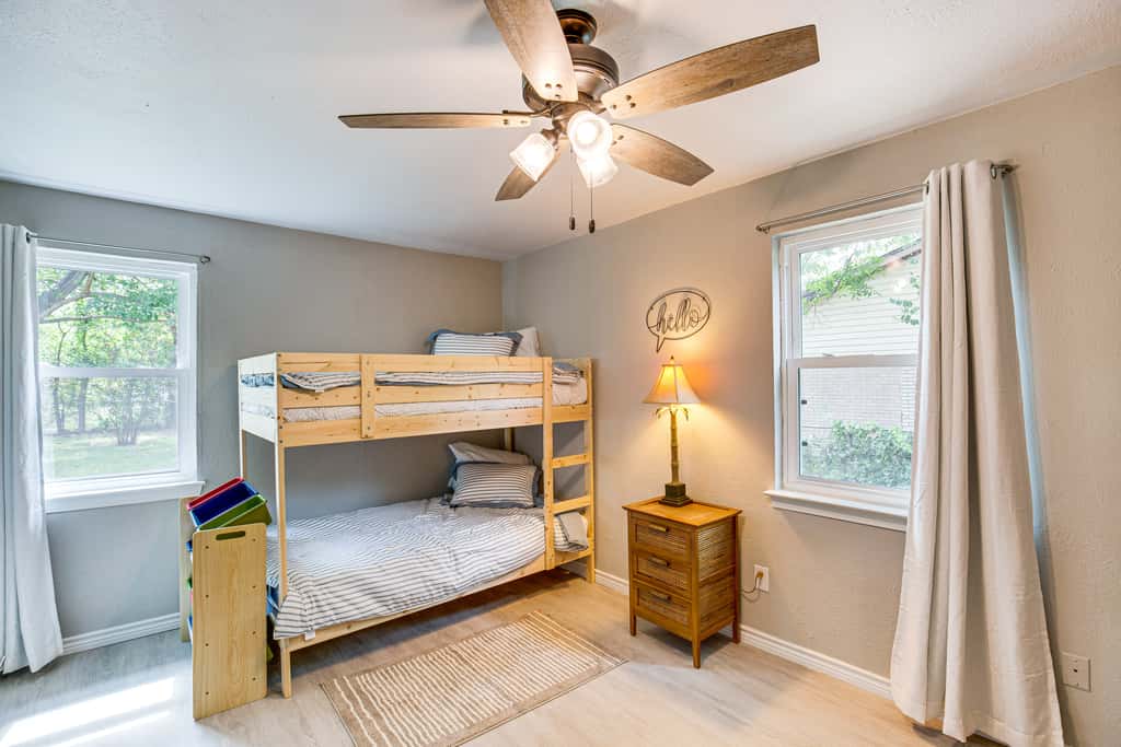 Walk to Lewisville Lake: Dog-Friendly Texas Home