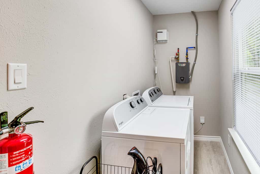 Walk to Lewisville Lake: Dog-Friendly Texas Home