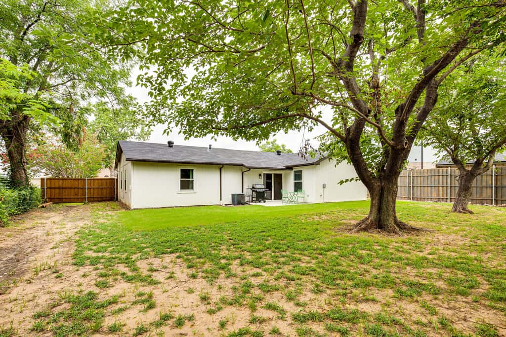Walk to Lewisville Lake: Dog-Friendly Texas Home