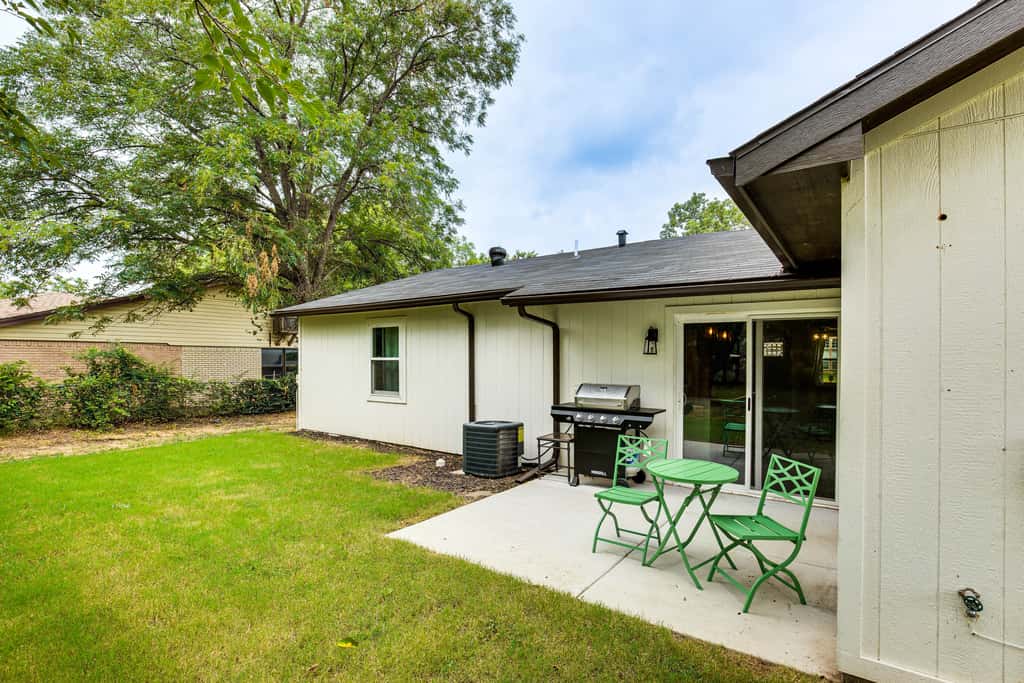 Walk to Lewisville Lake: Dog-Friendly Texas Home