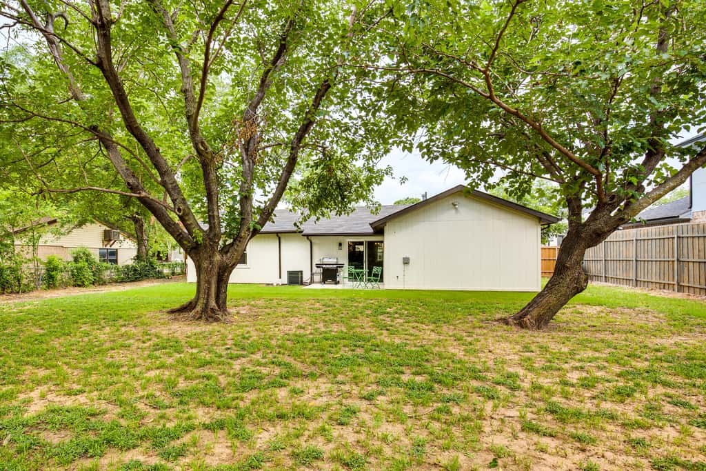Walk to Lewisville Lake: Dog-Friendly Texas Home