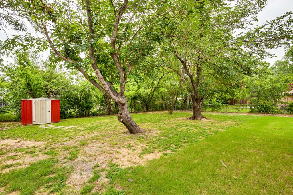 Walk to Lewisville Lake: Dog-Friendly Texas Home