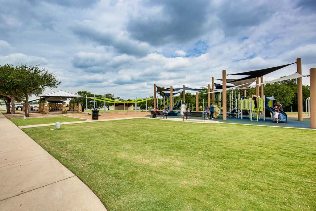 Walk to Lewisville Lake: Dog-Friendly Texas Home