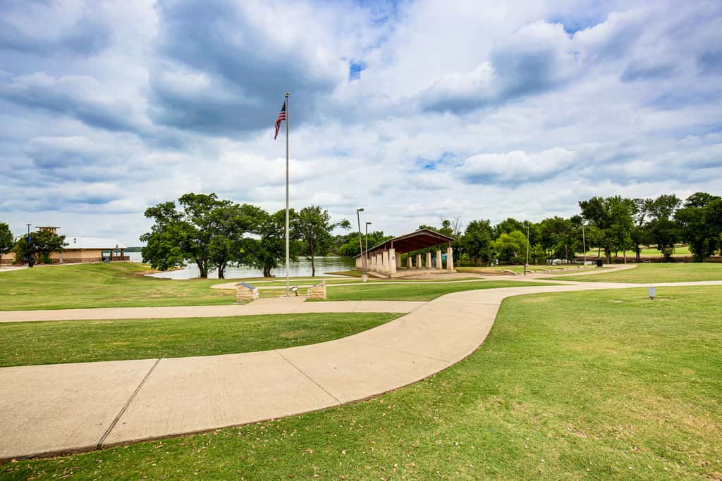 Walk to Lewisville Lake: Dog-Friendly Texas Home
