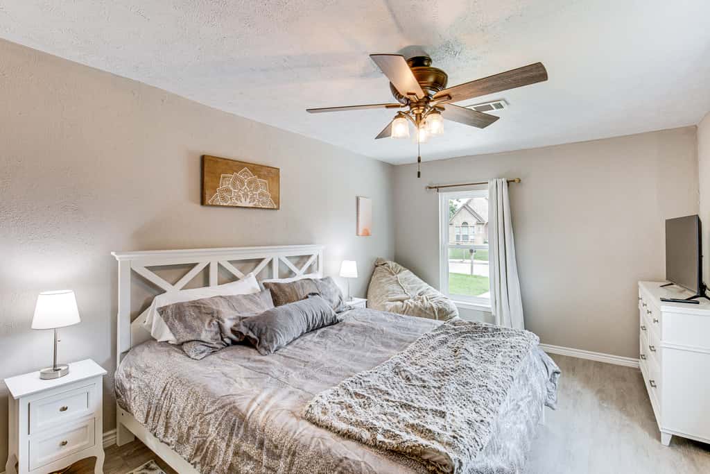 Walk to Lewisville Lake: Dog-Friendly Texas Home
