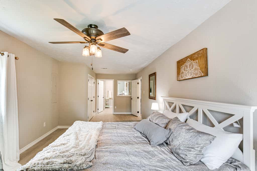 Walk to Lewisville Lake: Dog-Friendly Texas Home