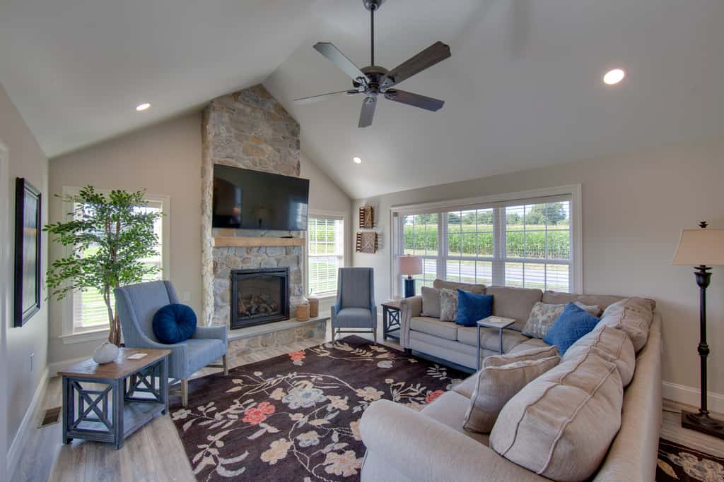Patio & Yard: Newly Built Retreat in Ronks!