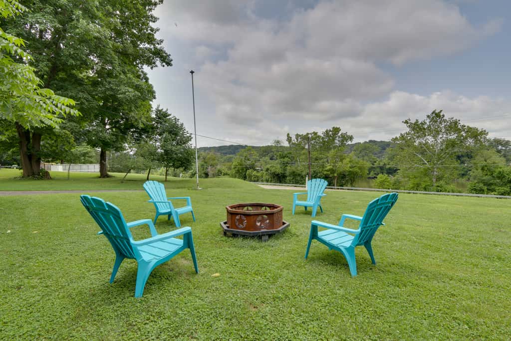 Quaint Zanesville Home w/ Game Room & Yard!