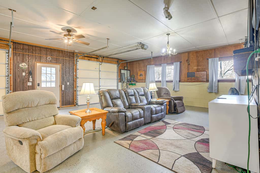Quaint Zanesville Home w/ Game Room & Yard!