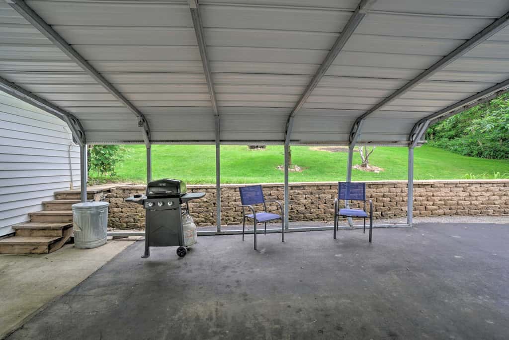Quaint Zanesville Home w/ Game Room & Yard!