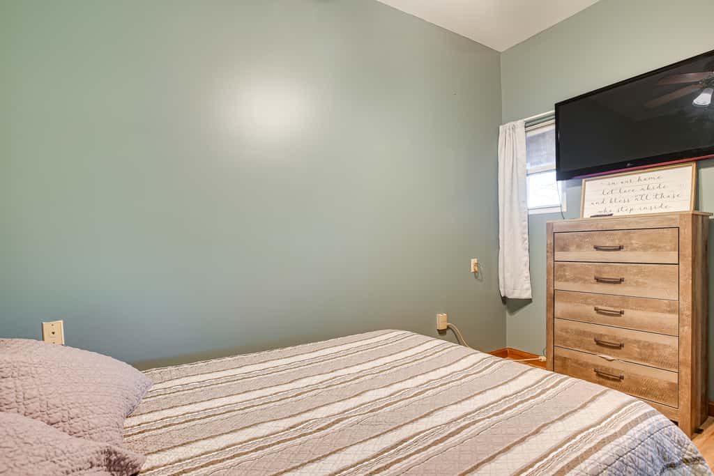 Quaint Zanesville Home w/ Game Room & Yard!