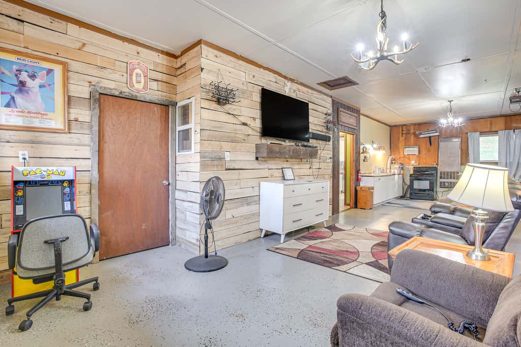 Quaint Zanesville Home w/ Game Room & Yard!