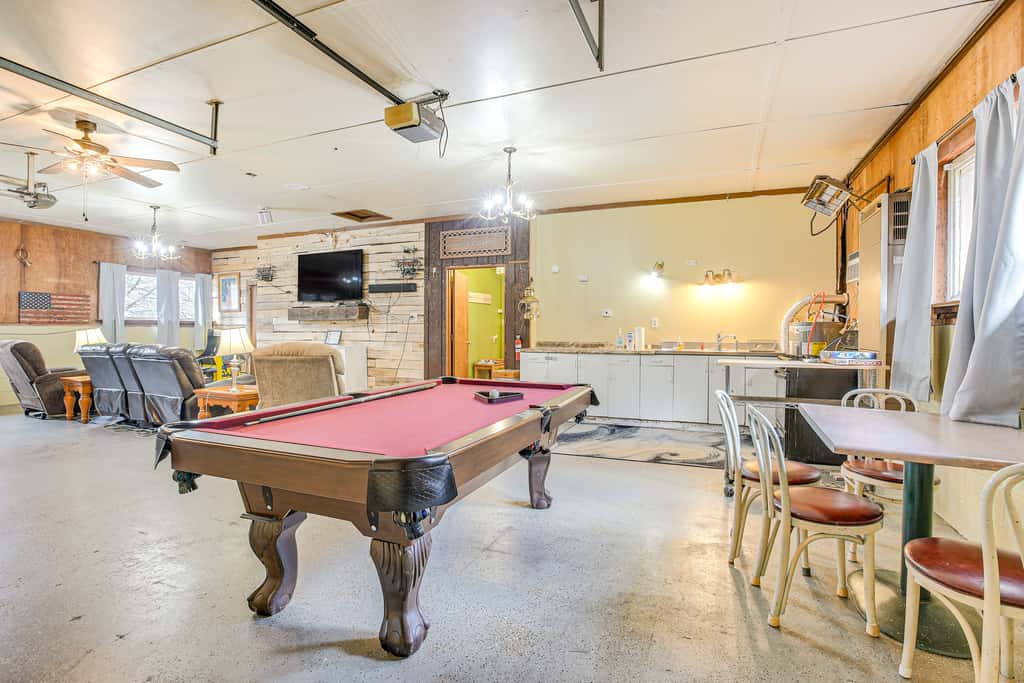 Quaint Zanesville Home w/ Game Room & Yard!