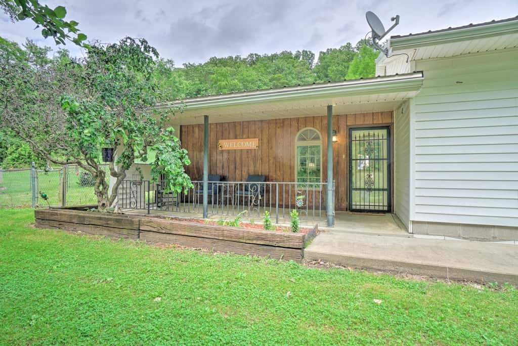 Quaint Zanesville Home w/ Game Room & Yard!