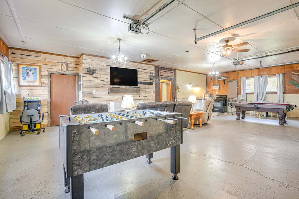 Quaint Zanesville Home w/ Game Room & Yard!