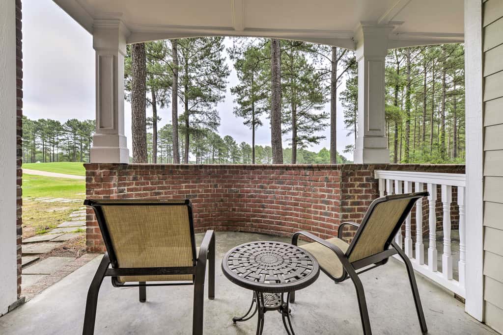 Resort-Style Condo on Golf Course w/ Pool Access