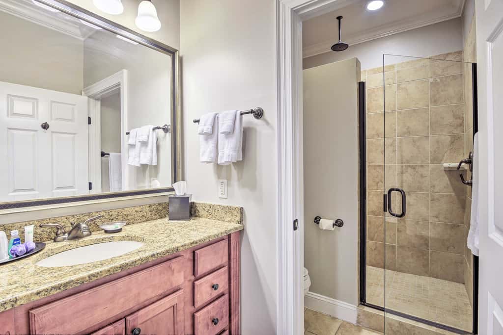 Resort-Style Condo on Golf Course w/ Pool Access
