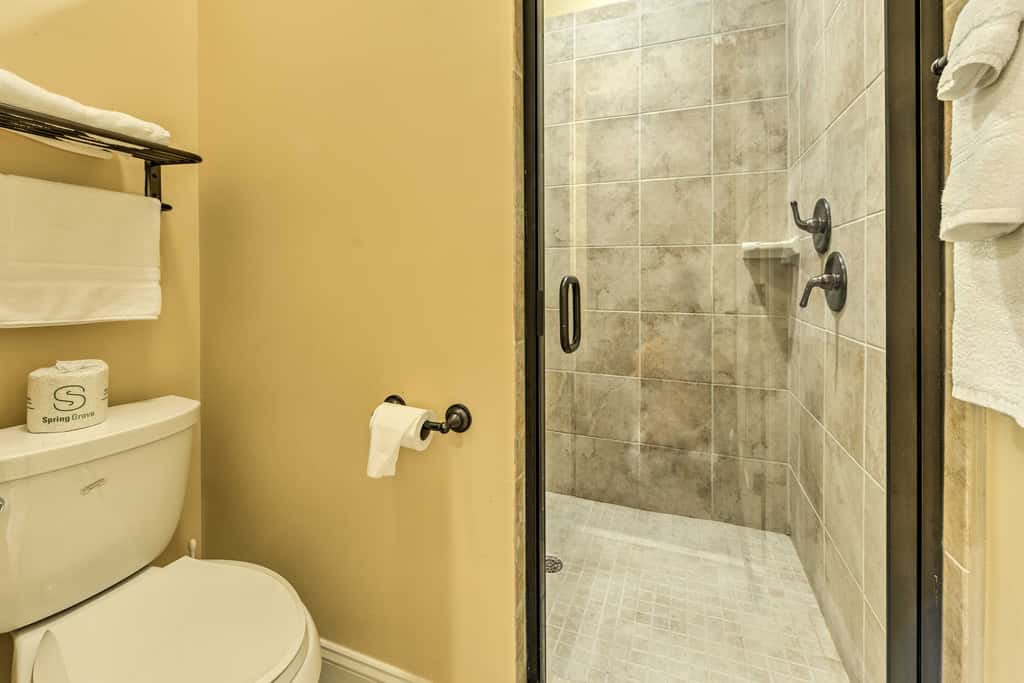 Resort-Style Condo on Golf Course w/ Pool Access