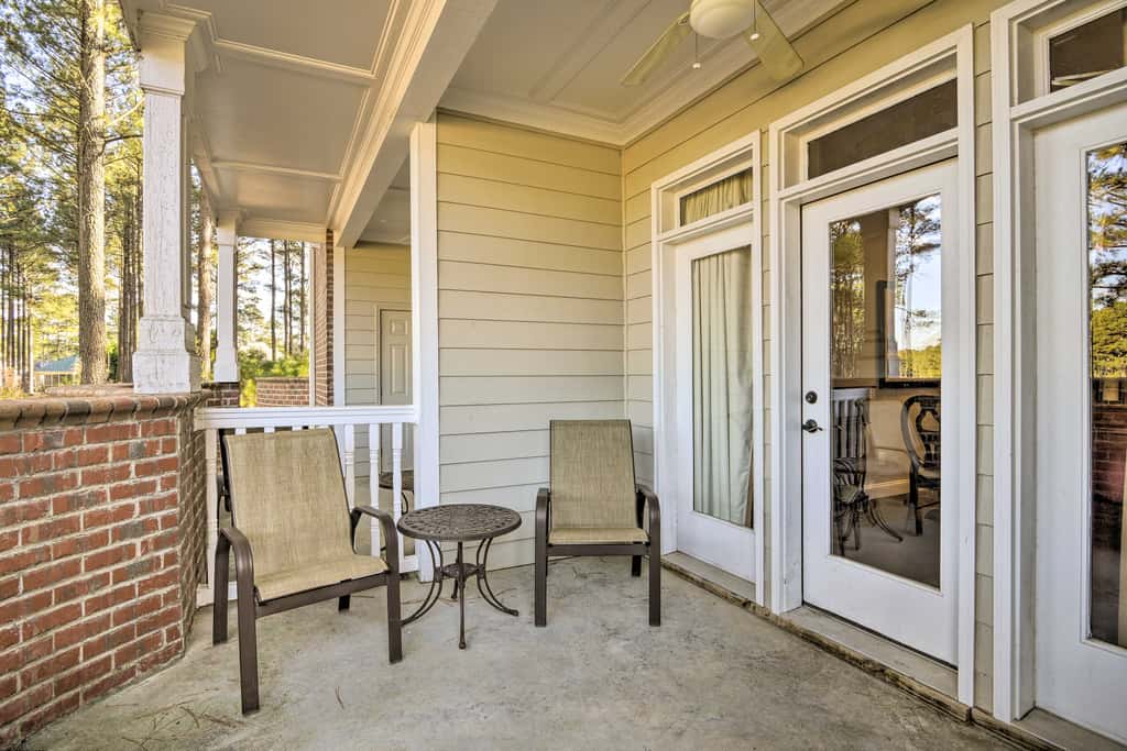 Resort-Style Condo on Golf Course w/ Pool Access