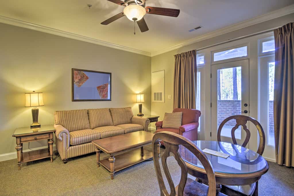 Resort-Style Condo on Golf Course w/ Pool Access