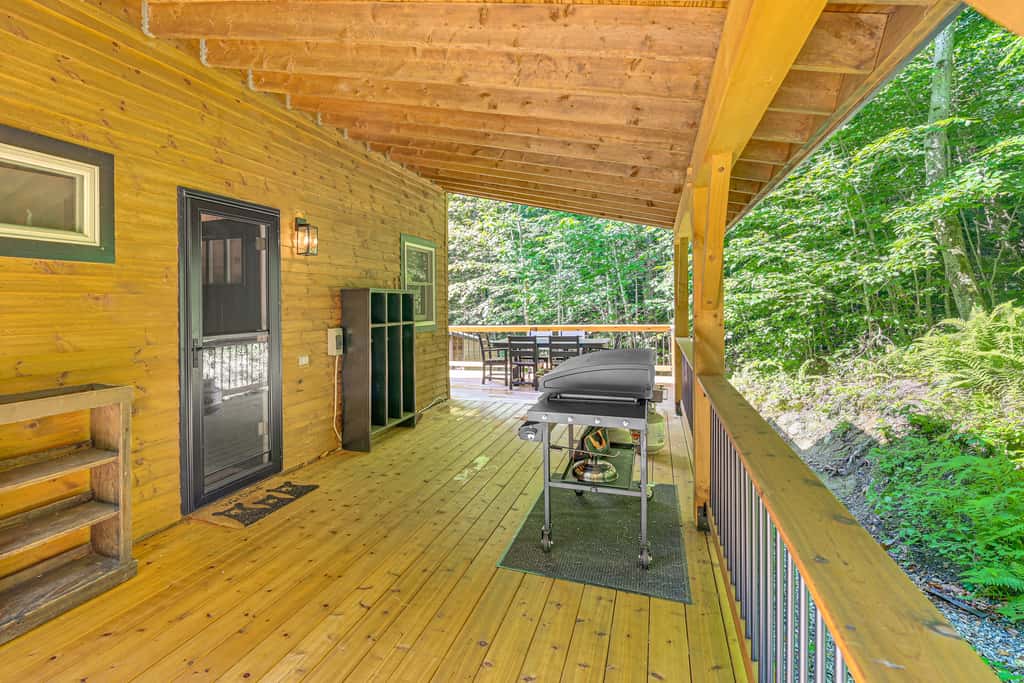 Wilmington Retreat w/ Pool | 8 Mi to Mount Snow