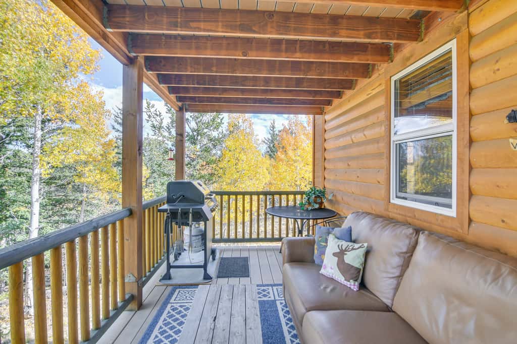 Private Wooded Escape w/ Scenic Decks in Jefferson