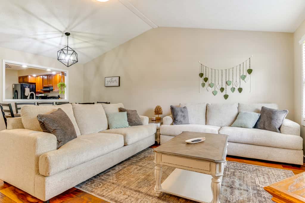 14 Mi to Dtwn Indy: Family Gem w/ Yard