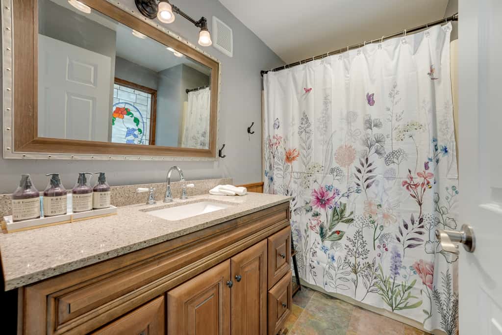 Cassopolis Vacation Home - Walk to Diamond Lake!