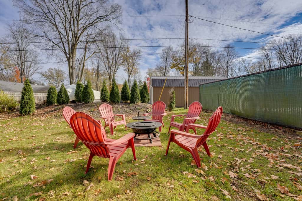 Cassopolis Vacation Home - Walk to Diamond Lake!