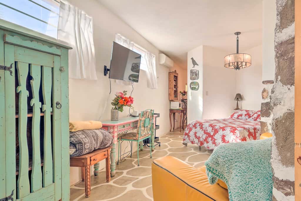 Quirky Santa Cruz Studio w/ Shared Courtyard!