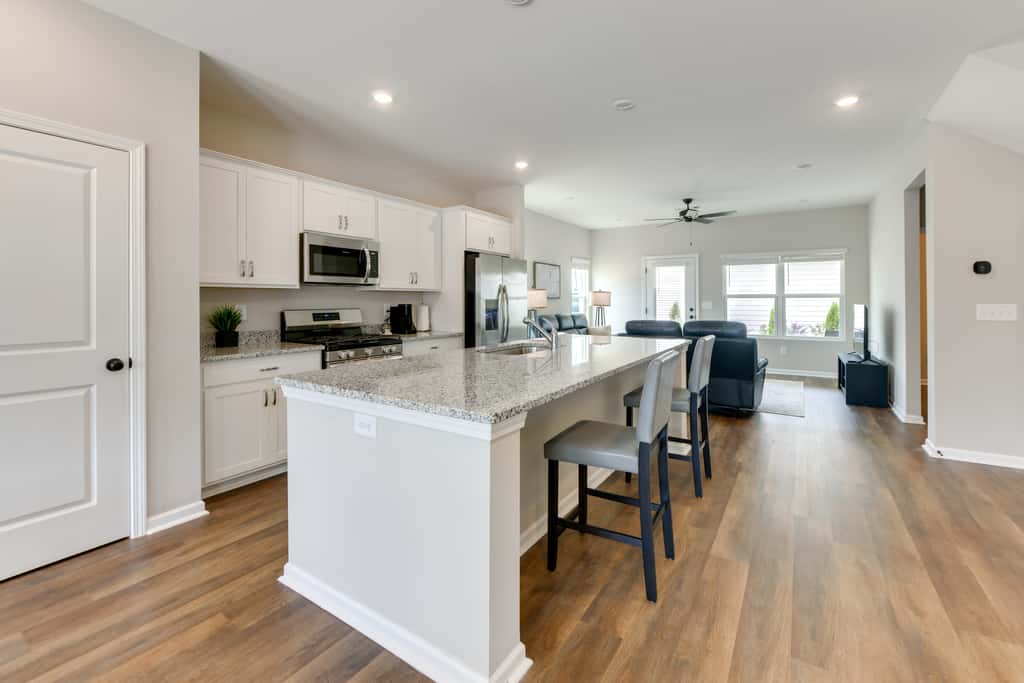 5 Mi to Auburn University: Sleek Townhome w/ Patio