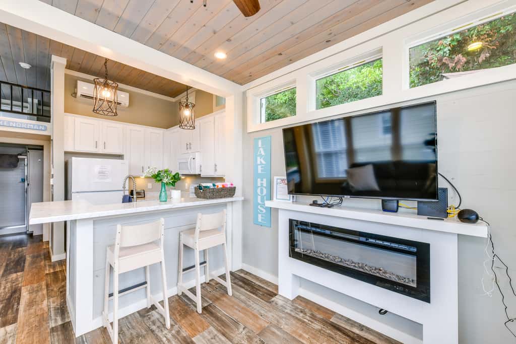 Lake Norman Getaway w/ Pool Access + Kayaking!