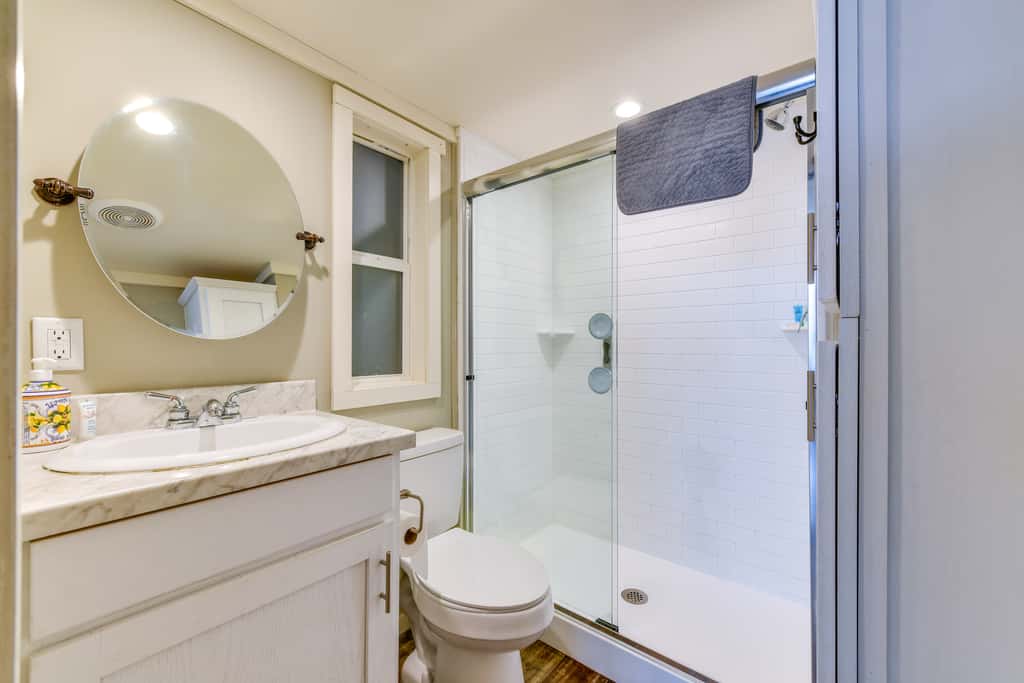 Lake Norman Getaway w/ Pool Access + Kayaking!