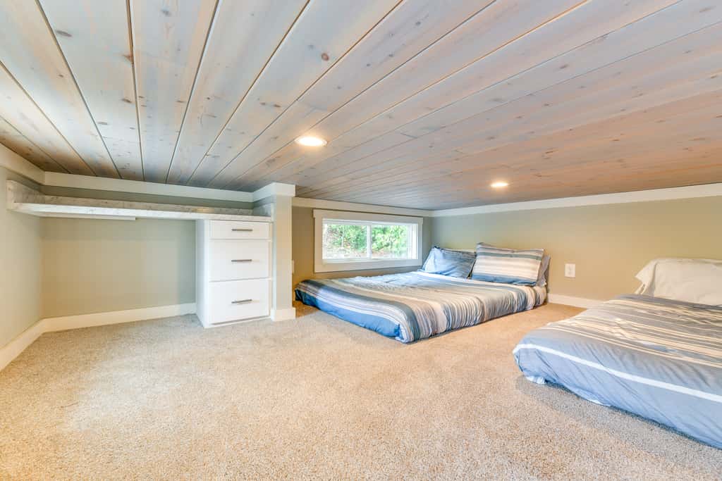 Lake Norman Getaway w/ Pool Access + Kayaking!