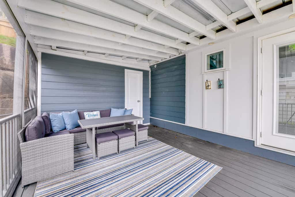 Lake Norman Getaway w/ Pool Access + Kayaking!