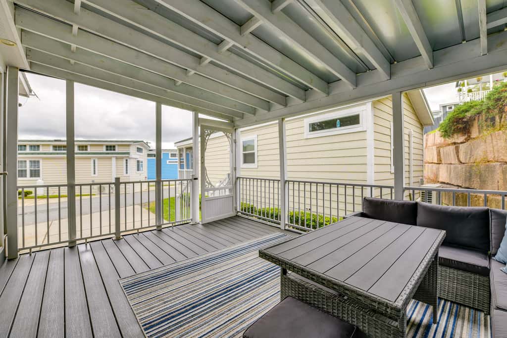 Lake Norman Getaway w/ Pool Access + Kayaking!