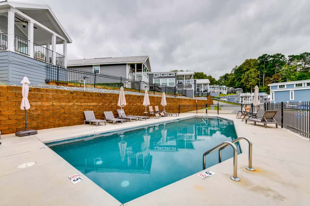 Lake Norman Getaway w/ Pool Access + Kayaking!