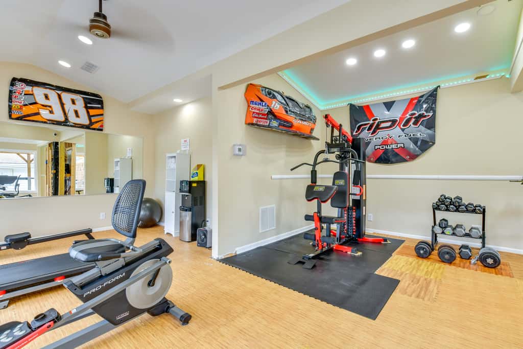 Lake Norman Getaway w/ Pool Access + Kayaking!