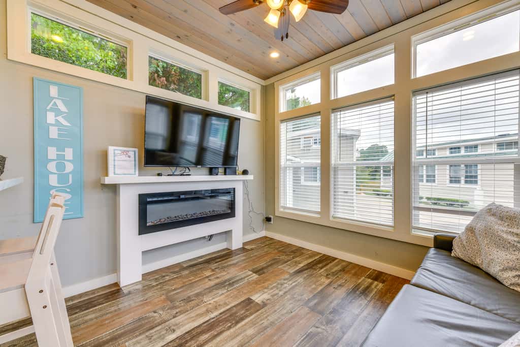 Lake Norman Getaway w/ Pool Access + Kayaking!