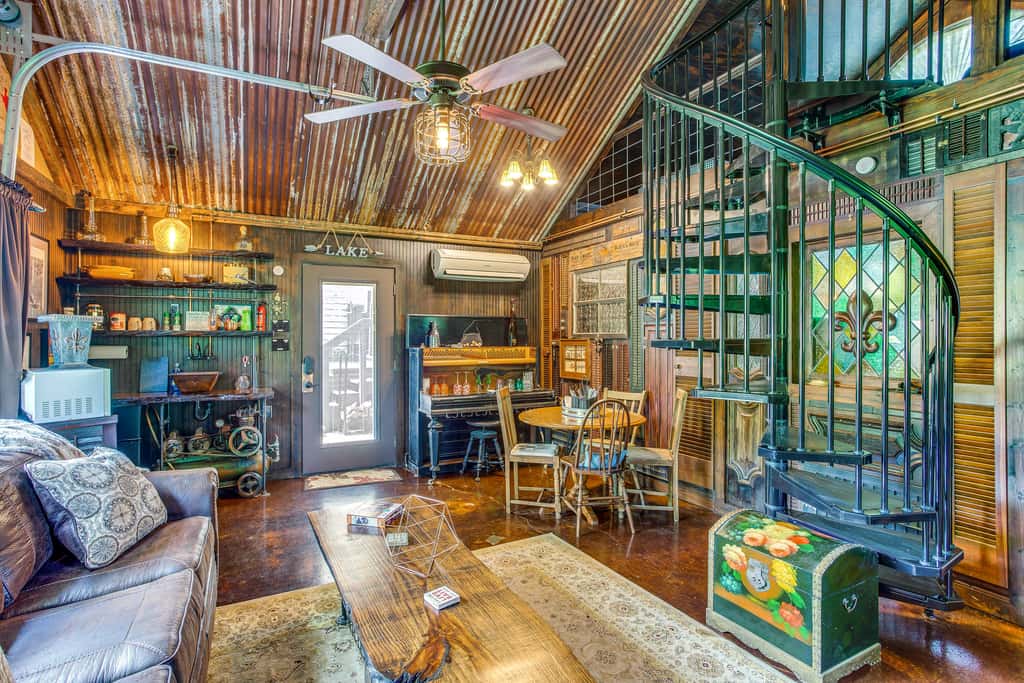 Lake Holbrook Waterfront Vacation Rental w/ Dock!