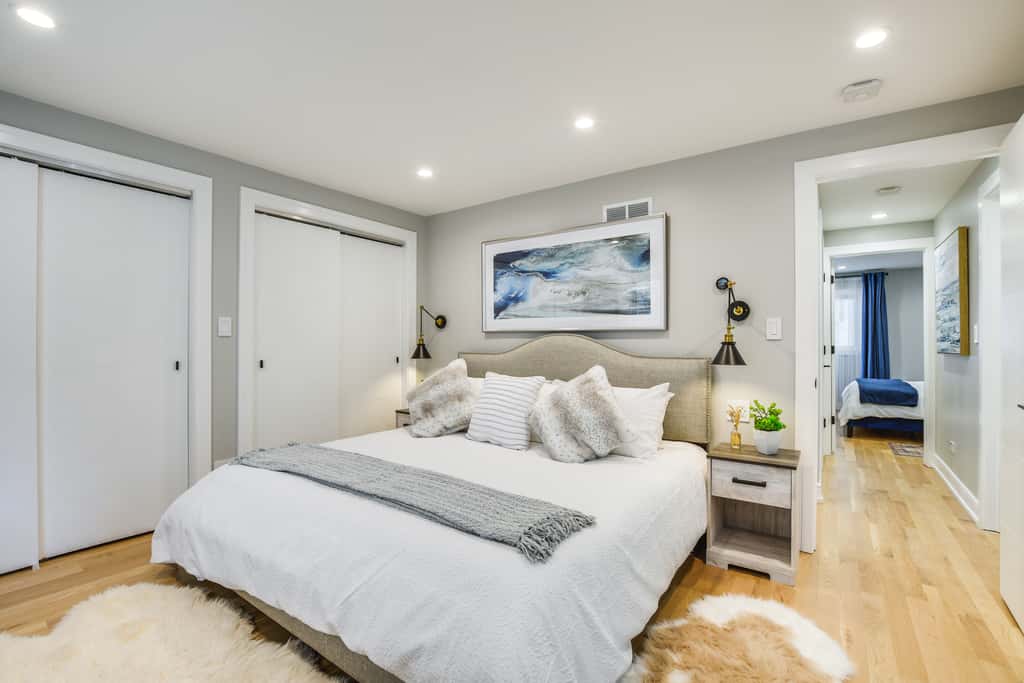Stylish Chicago Retreat: Walk to Loyola University