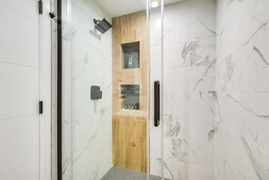 Stylish Chicago Retreat: Walk to Loyola University