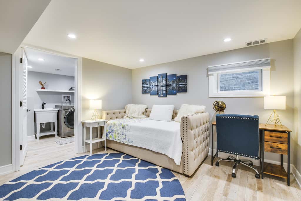 Stylish Chicago Retreat: Walk to Loyola University