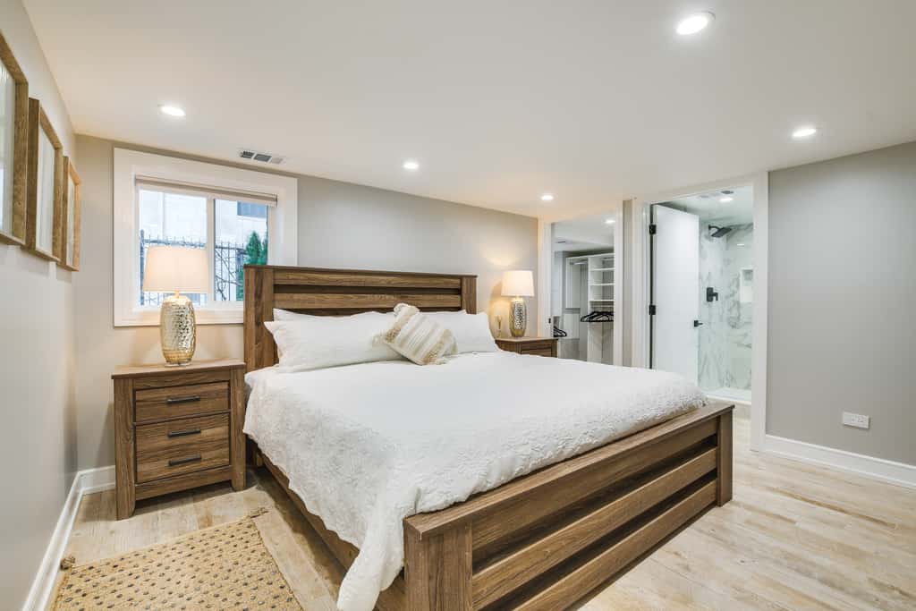 Stylish Chicago Retreat: Walk to Loyola University