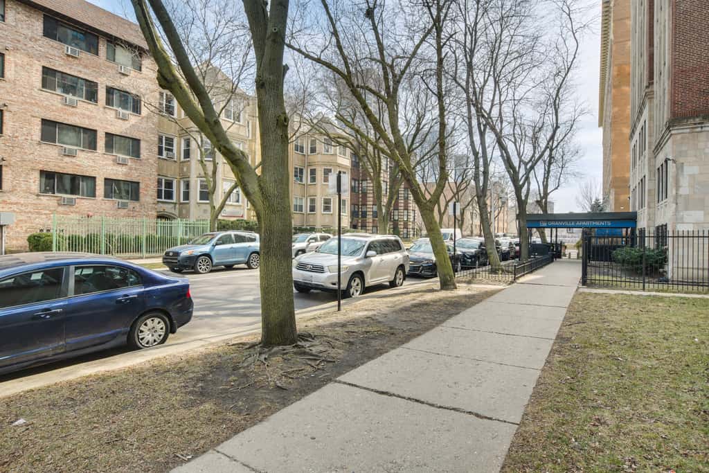 Stylish Chicago Retreat: Walk to Loyola University