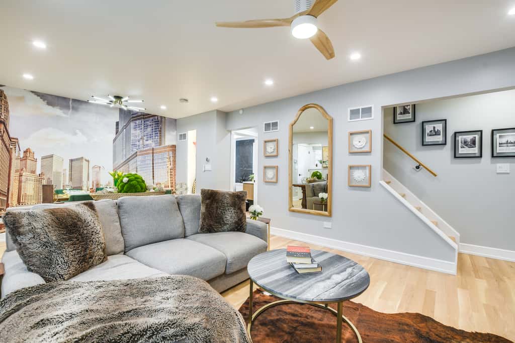 Stylish Chicago Retreat: Walk to Loyola University
